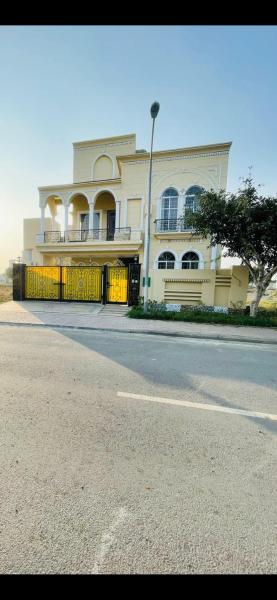 6-BedRoom Entire Lavish Guest House